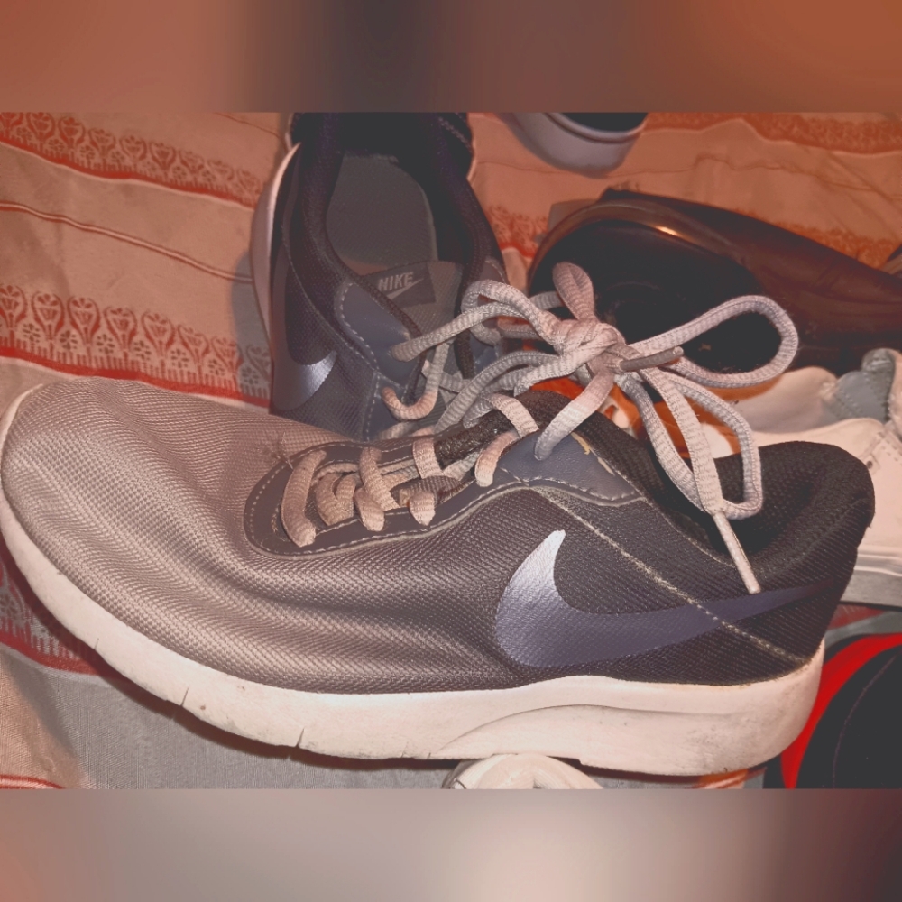 Nike, grey/black/white little boys sneakers. Size 3